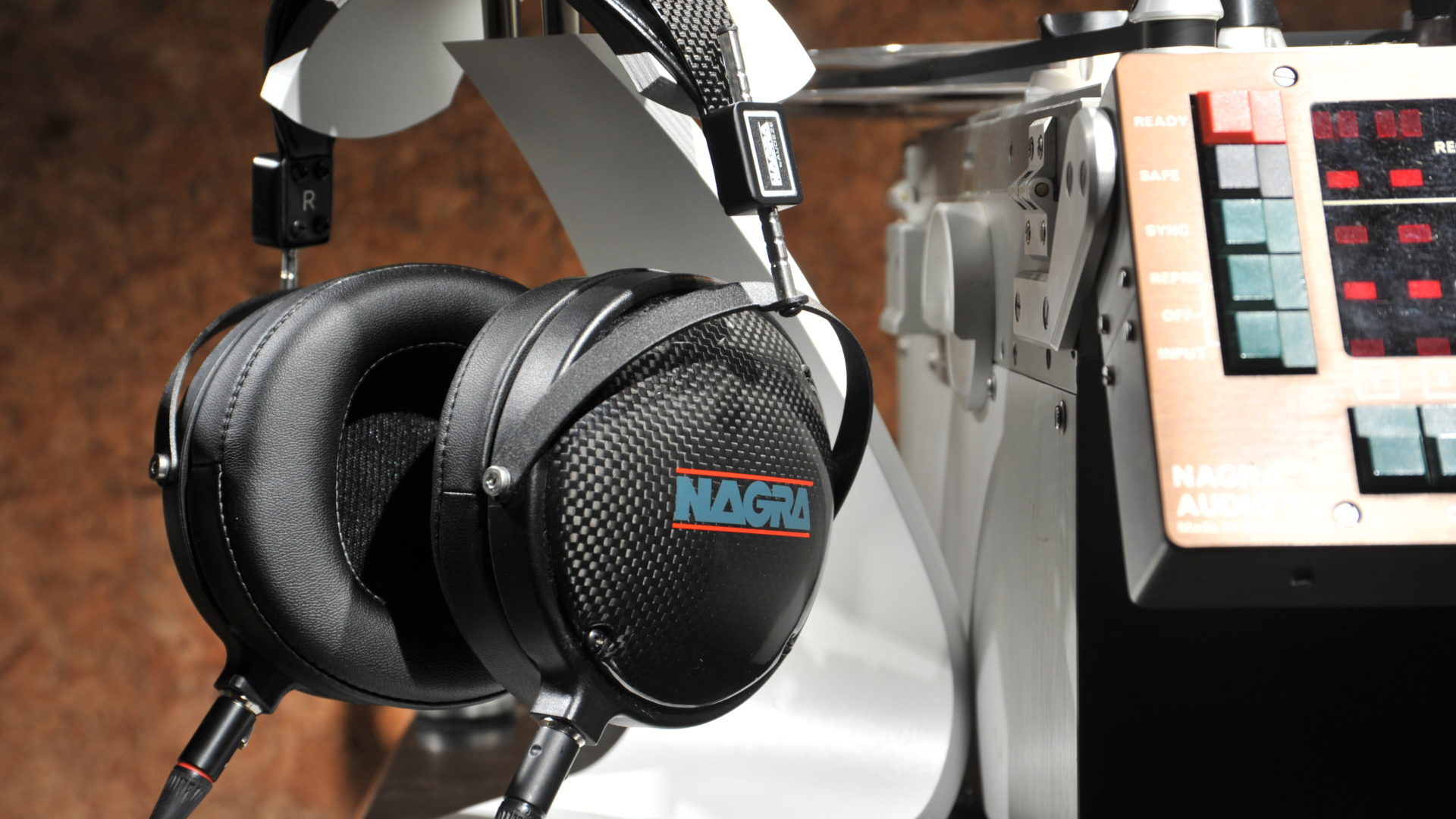 Nagra-monitoring-headphone-TA-1920x1080