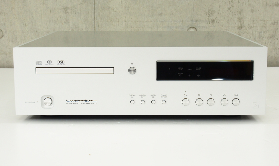 Luxman D-07X